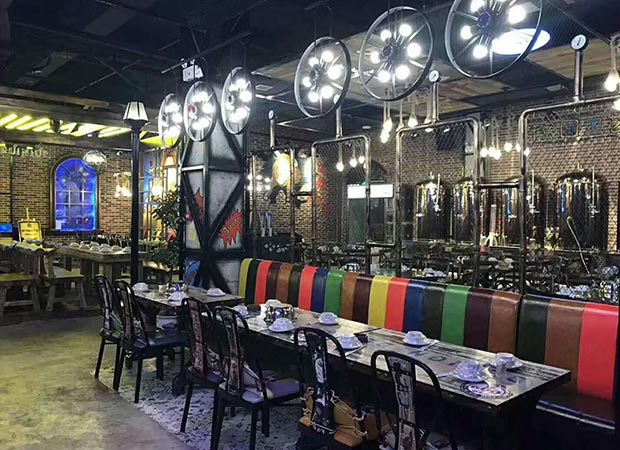 某小酒吧與精釀啤酒設備廠(chǎng)家合作案例